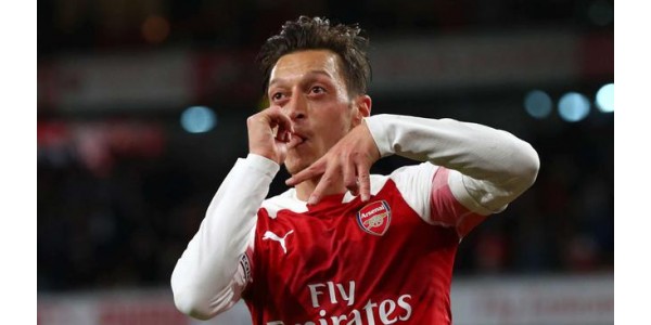 Özil vil forblive i Arsenal